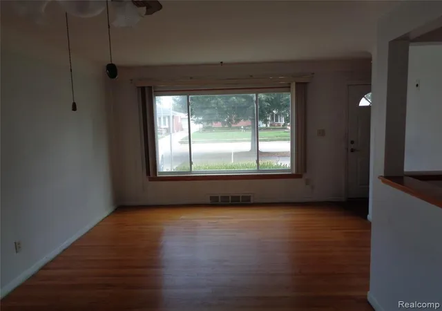 Photo 4 of Single family home for sale at 2460 Longmeadow Dr, Trenton, MI 48183 2217 | MLS# 61025078 | Listing updated on 2026-10-29