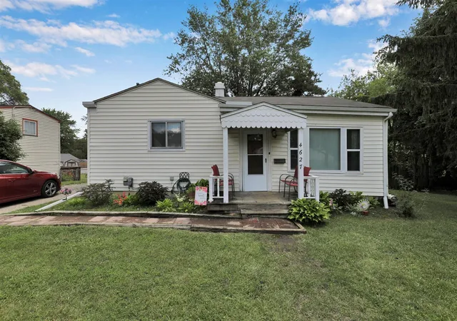 Photo 2 of Single family home for sale at 4627 Lowcroft Ave, Lansing, MI 48910 | MLS# 70549077 | Listing updated on 2026-09-06
