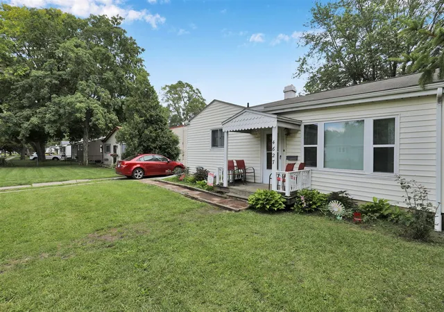 Photo 3 of Single family home for sale at 4627 Lowcroft Ave, Lansing, MI 48910 | MLS# 70549077 | Listing updated on 2026-09-06
