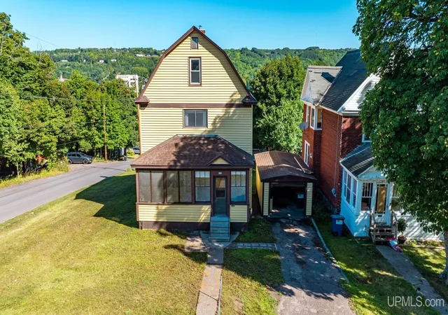 Photo 1 of Single family home for sale at 200 E Douglass Ave, Houghton, MI 49931 | MLS# 50220570 | Listing updated on 2026-09-02