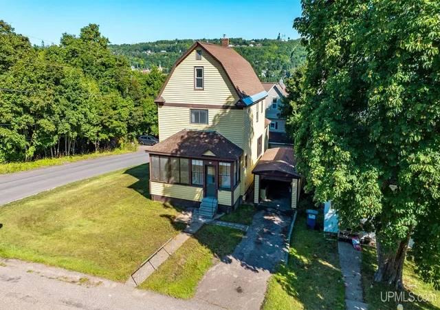 Photo 2 of Single family home for sale at 200 E Douglass Ave, Houghton, MI 49931 | MLS# 50220570 | Listing updated on 2026-09-02