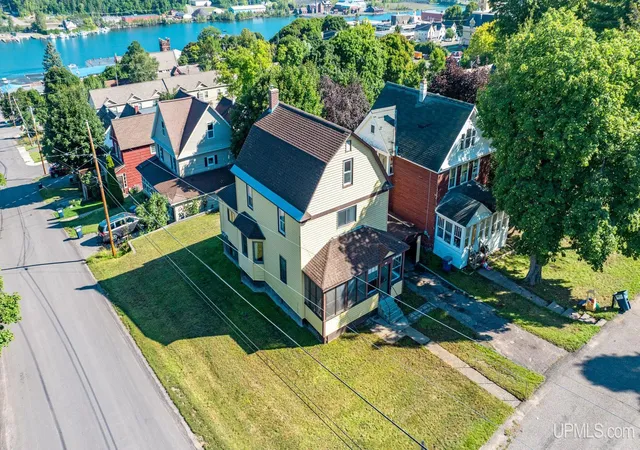 Photo 3 of Single family home for sale at 200 E Douglass Ave, Houghton, MI 49931 | MLS# 50220570 | Listing updated on 2026-09-02