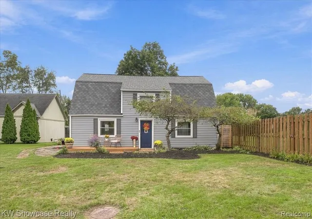 Photo 1 of Sale Pending at 4025 Totem Ln, Waterford, MI 48328 | MLS# 61032568 | Listing updated on 2026-10-16