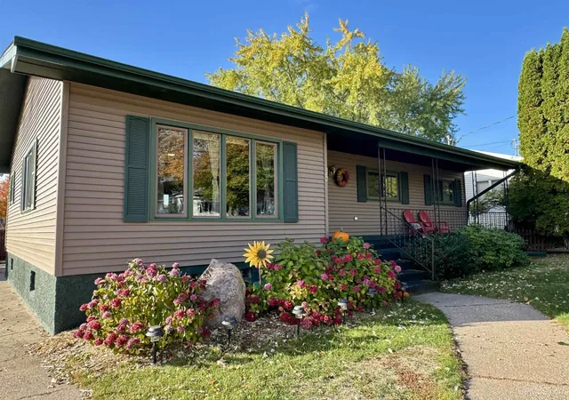 Single family home for sale at 329 Mesnard St, Marquette, MI 49855 | MLS# 50224490 | Listing updated on 2026-10-12