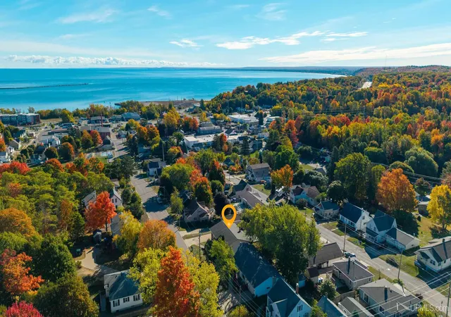 Photo 2 of Single family home for sale at 329 Mesnard St, Marquette, MI 49855 | MLS# 50224490 | Listing updated on 2026-10-12
