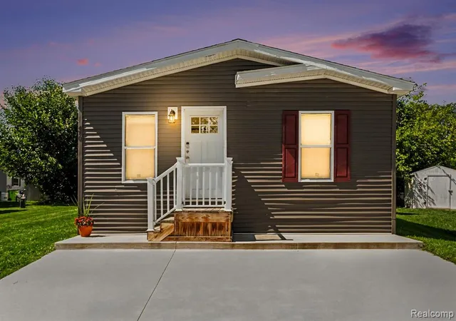 Photo 2 of Manufactured home for sale at 470 Flamingo St, Rochester Hills, MI 48309 | MLS# 61030395 | Listing updated on 2026-10-01