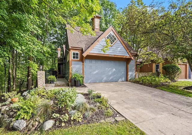 Photo 1 of Sale Pending at 2133 N Cross Crk Dr, Grand Rapids, MI 49508 | MLS# 70560260 | Listing updated on 2026-09-29