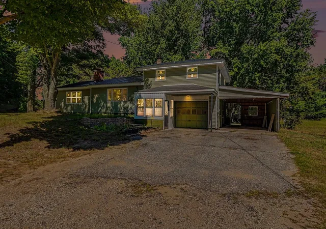 Photo 2 of Single family home for sale at 1012 N Evergreen Dr, White Cloud, MI 49349 | MLS# 70555216 | Listing updated on 2026-09-18