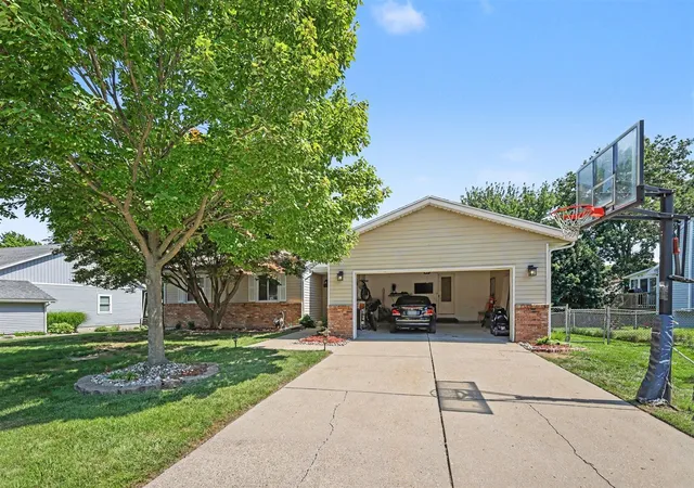 Photo 2 of Single family home for sale at 5866 Penny Farm Dr, Grand Rapids, MI 49508 | MLS# 70560086 | Listing updated on 2026-10-14