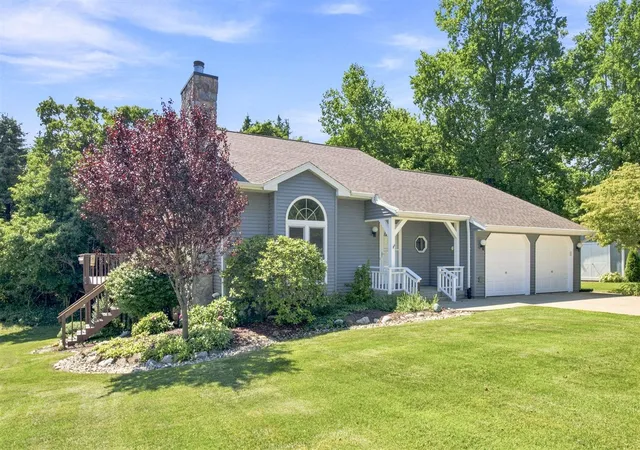 Photo 3 of Single family home for sale at 2100 Brown School Rd, Saint Joseph, MI 49085 | MLS# 70554809 | Listing updated on 2026-09-17