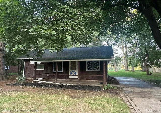 Photo 1 of Single family home for sale at 21776 E Fairway Dr, Southfield, MI 48033 | MLS# 61031461 | Listing updated on 2026-09-30
