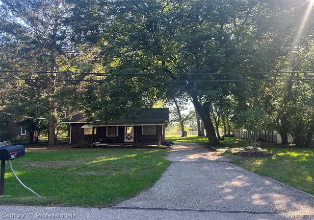 Photo 2 of Single family home for sale at 21776 E Fairway Dr, Southfield, MI 48033 | MLS# 61031461 | Listing updated on 2026-09-30