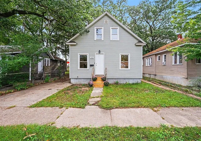 Photo 2 of Single family home for sale at 1826 Mc Ilwraith St, Muskegon, MI 49442 | MLS# 70558710 | Listing updated on 2026-10-19