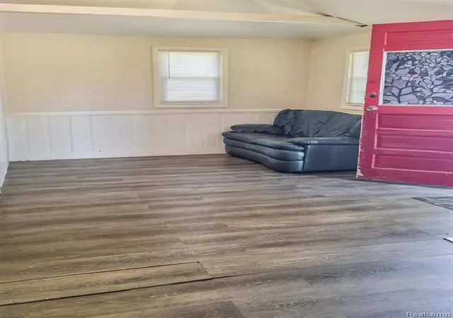 Photo 4 of Multi family home for sale at 639 Heights Rd, Lake Orion, MI 48362 2624 | MLS# 61005060 | Listing updated on 2026-10-05