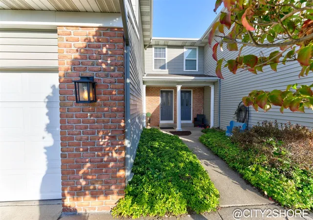 Listing Photo 1 - Condo for sale in building located at 4037 Rivertown Ln, Wyoming, MI 49418 - Unit #76