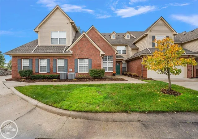 Listing Photo 4 - Condo for sale in building located at 7856 Marie Dr, Shelby Township, MI 48316 - Unit #87
