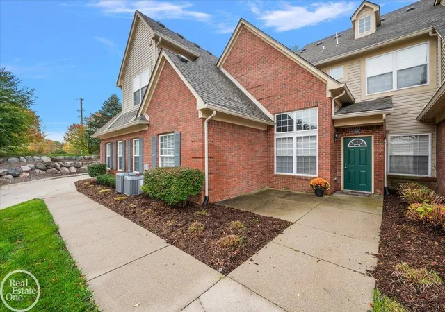 Listing Photo 5 - Condo for sale in building located at 7856 Marie Dr, Shelby Township, MI 48316 - Unit #87