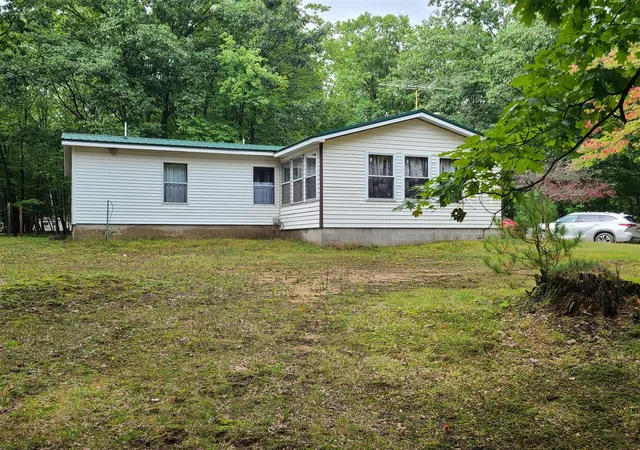Photo 3 of Single family home for sale at 124 Osceola Ledge Dr, Le Roy, MI 49655 | MLS# 70556935 | Listing updated on 2026-09-10