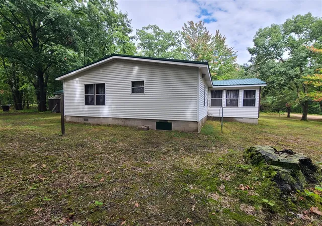 Photo 4 of Single family home for sale at 124 Osceola Ledge Dr, Le Roy, MI 49655 | MLS# 70556935 | Listing updated on 2026-09-10