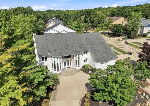 Photo 2 of Single family home for sale at 6122 Trailwood Ln, West Bloomfield, MI 48322 | MLS# 70553854 | Listing updated on 2026-09-18