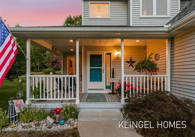 Photo 2 of Single family home for sale at 11984 Chickory Dr, Grand Haven, MI 49417 | MLS# 70554867 | Listing updated on 2026-09-17