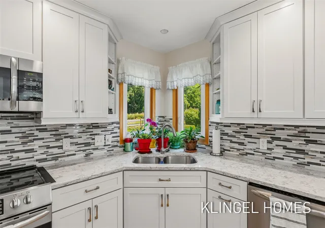 Photo 3 of Single family home for sale at 11984 Chickory Dr, Grand Haven, MI 49417 | MLS# 70554867 | Listing updated on 2026-09-17