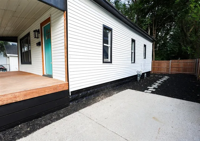 Photo 3 of Single family home for sale at 318 Catherine Ave, Muskegon, MI 49442 | MLS# 70554495 | Listing updated on 2026-10-27