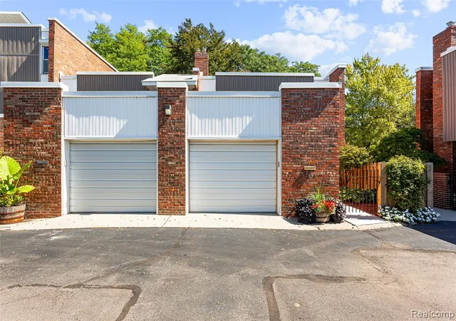 Listing Photo 1 - Condo for sale in building located at 1955 Hyde Park Dr, Detroit, MI 48207 - Unit #