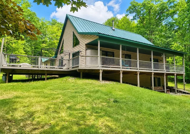 Photo 1 of Single family home for sale at 4910 Apple Dr, Farwell, MI 48622 | MLS# 50220720 | Listing updated on 2026-09-05
