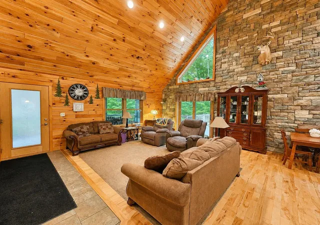 Photo 4 of Single family home for sale at 4910 Apple Dr, Farwell, MI 48622 | MLS# 50220720 | Listing updated on 2026-09-05