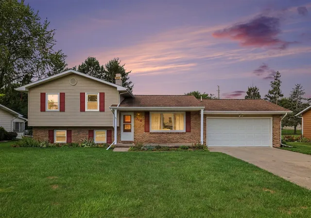 Photo 2 of Single family home for sale at 318 Kenway Dr, Lansing, MI 48917 | MLS# 70554314 | Listing updated on 2026-09-17
