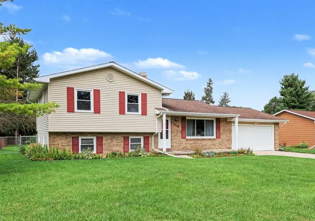 Photo 3 of Single family home for sale at 318 Kenway Dr, Lansing, MI 48917 | MLS# 70554314 | Listing updated on 2026-09-17