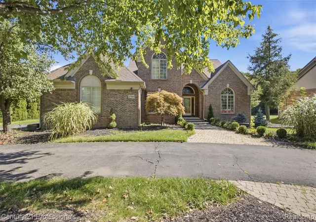 Photo 1 of Sale Pending at 27568 Rainbow Cir, Lathrup Village, MI 48076 3215 | MLS# 61010132 | Listing updated on 2026-10-11