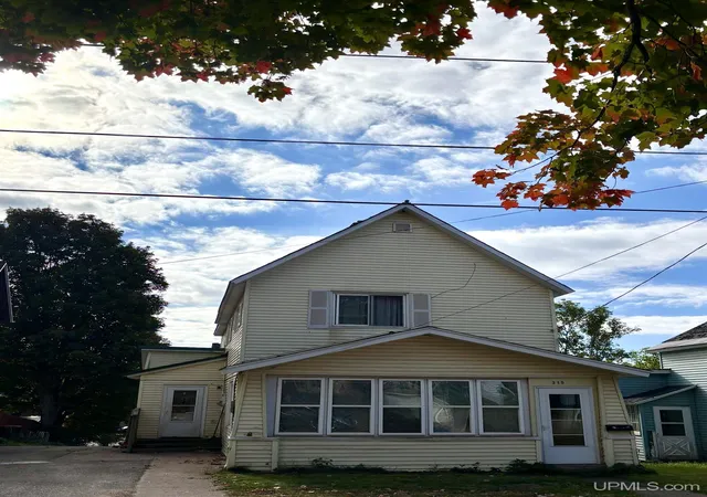 Photo 3 of Single family home for sale at 315 W Barnum St, Ishpeming, MI 49849 | MLS# 50222989 | Listing updated on 2026-10-20