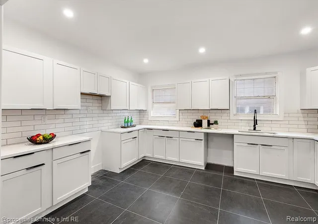 Photo 4 of Single family home for sale at 17575 Stoepel St, Detroit, MI 48221 2646 | MLS# 60963101 | Listing updated on 2026-10-06
