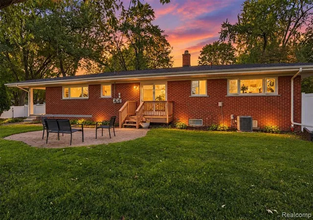 Photo 2 of Single family home for sale at 32965 Cloverdale Ave, Farmington, MI 48336 | MLS# 61034370 | Listing updated on 2026-10-18