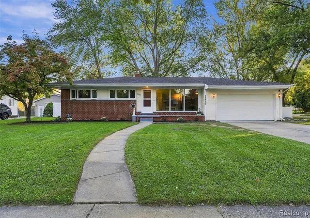 Photo 3 of Single family home for sale at 32965 Cloverdale Ave, Farmington, MI 48336 | MLS# 61034370 | Listing updated on 2026-10-18