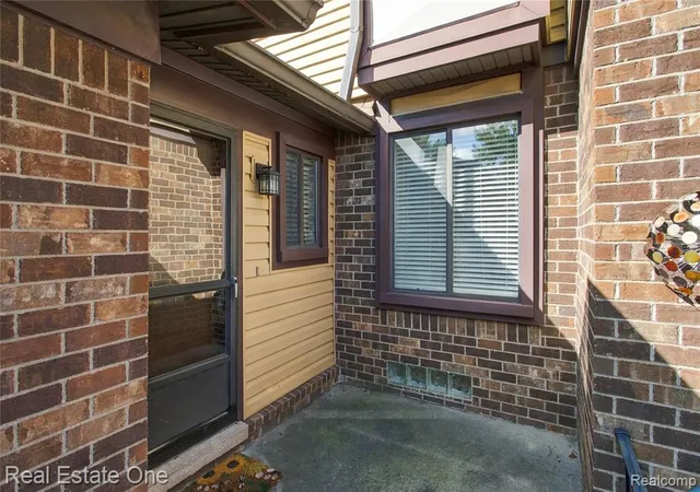 Photo 3 of Condo for sale at 32109 W 12 Mile Rd, Farmington Hills, MI 48334 | MLS# 61032534 | Listing updated on 2026-10-22