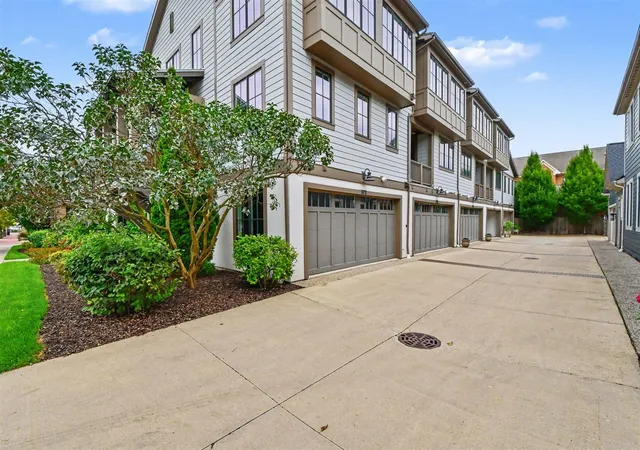 Listing Photo 2 - Condo for sale in building located at 706 Croswell Ave, Grand Rapids, MI 49506