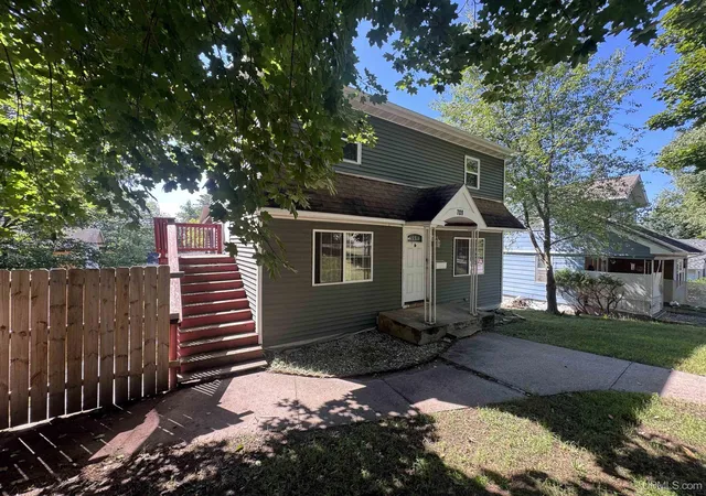 Photo 3 of Single family home for sale at 709 E H St, Iron Mountain, MI 49801 | MLS# 50220046 | Listing updated on 2026-09-02