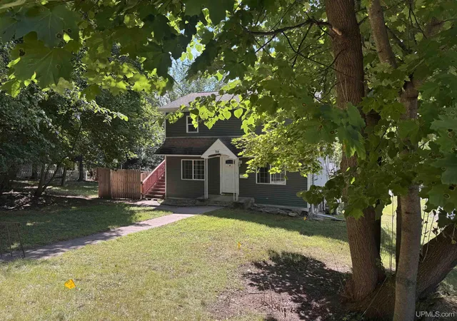 Photo 3 of Single family home for sale at 709 E H St, Iron Mountain, MI 49801 | MLS# 50220046 | Listing updated on 2026-10-02