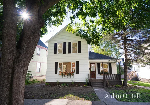 Photo 1 of Single family home for sale at 1002 Butterworth St, Grand Rapids, MI 49504 | MLS# 70562451 | Listing updated on 2026-10-13