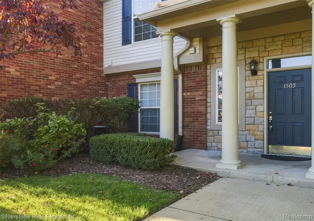 Listing Photo 5 - Condo for sale in building located at 3505 Tremonte Cir, Rochester, MI 48306