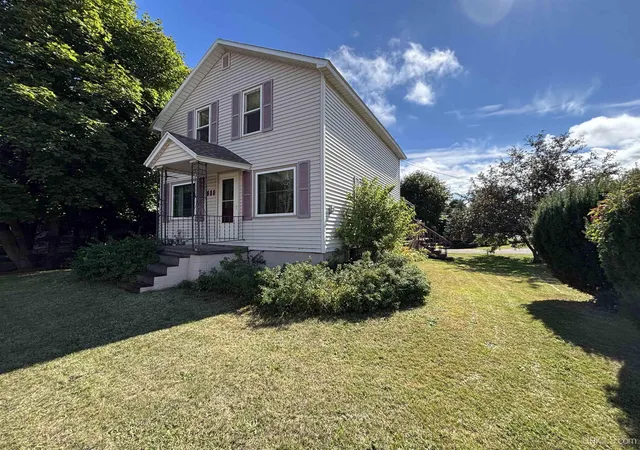 Single family home for sale at 411 Wright St, Marquette, MI 49855 | MLS# 50220733