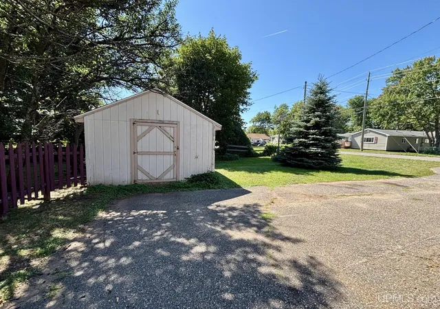 Photo 3 of Single family home for sale at 411 Wright St, Marquette, MI 49855 | MLS# 50220733 | Listing updated on 2026-10-13