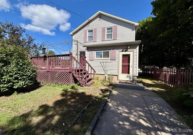 Photo 4 of Single family home for sale at 411 Wright St, Marquette, MI 49855 | MLS# 50220733 | Listing updated on 2026-10-13