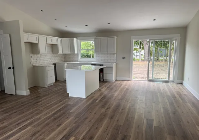 Photo 4 of Single family home for sale at 420 West St, Muskegon, MI 49442 | MLS# 70554744 | Listing updated on 2026-09-02