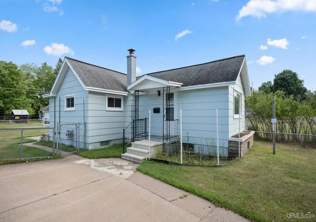 Photo 2 of Sale Pending at 433 Lyman St, Kingsford, MI 49802 | MLS# 50220789 | Listing updated on 2026-09-05