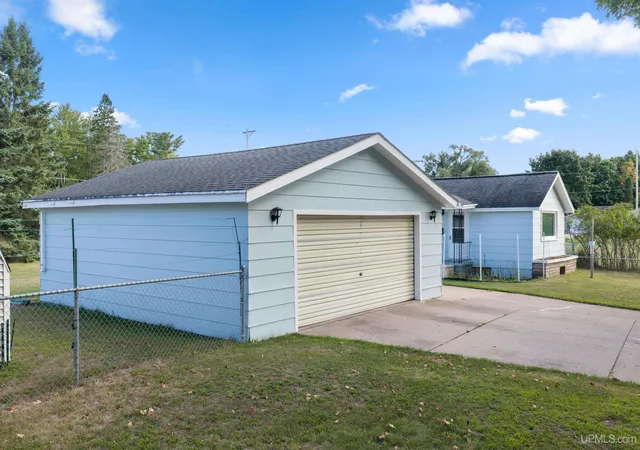 Photo 4 of Sale Pending at 433 Lyman St, Kingsford, MI 49802 | MLS# 50220789 | Listing updated on 2026-09-05