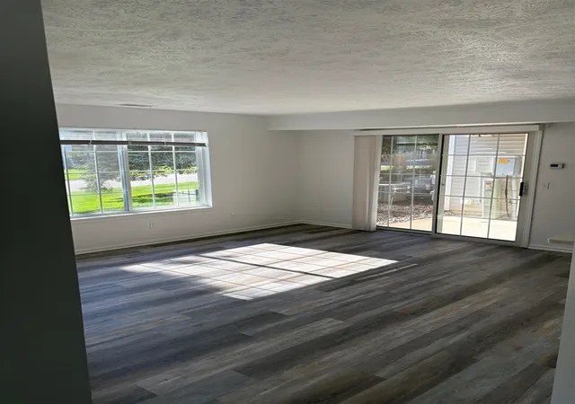 Listing Photo 4 - Condo for sale in building located at 203 Hunters Ln, Rockford, MI 49341